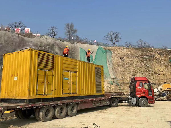 大余发电机租赁如何根据测试结果判断机油泵的工作状态是否正常？