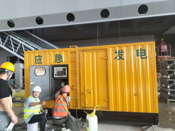 大余怎样判断空气滤清器是否需要更换？