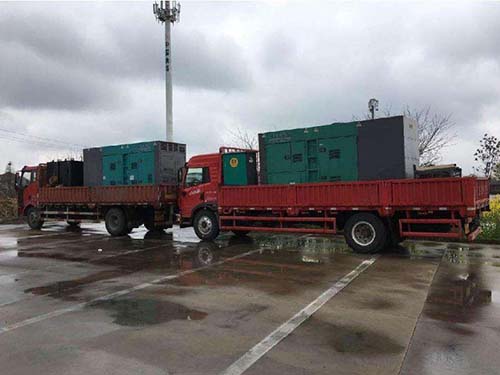 大余涂抹密封胶后，需要等待多长时间才能安装水冷式机油散热器密封件？